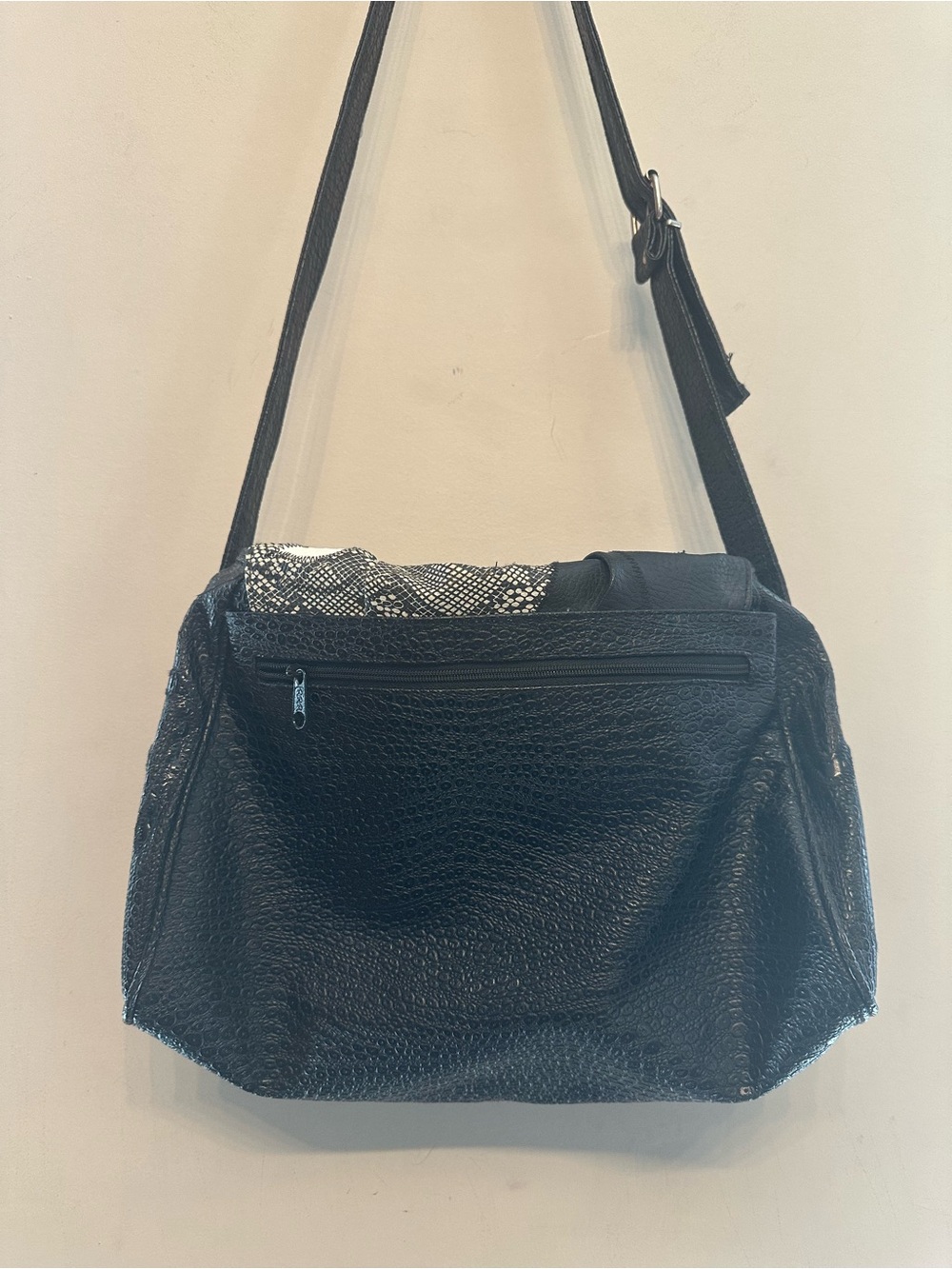 Vintage 90’s/Y2K Faux Leather Black and Cream Snake-Print Shoulder Bag - Picture 4 of 8